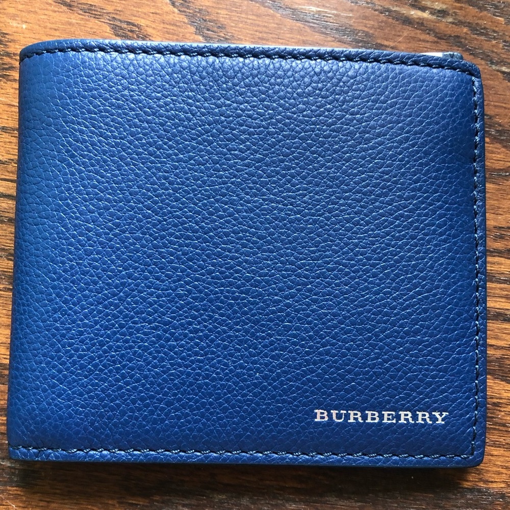 Burberry men’s wallet.